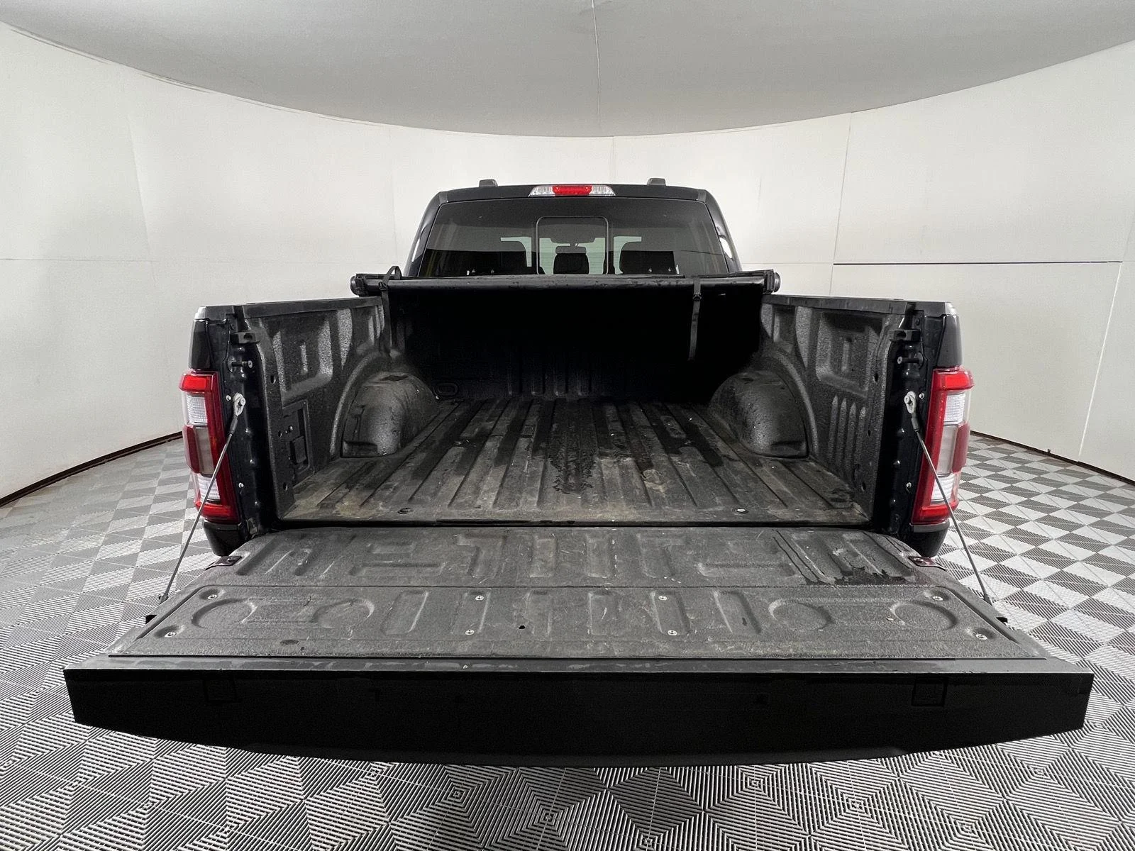 Used 2023 Agate Black Ford LARIAT image 23