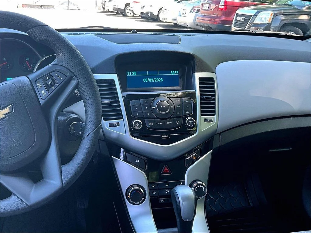 Used 2016 White Chevrolet LS image 17