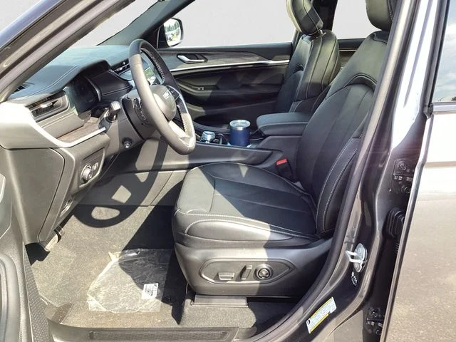 New 2026 Gray Metallic Jeep LIMITED RESERVE 4X4 image 10