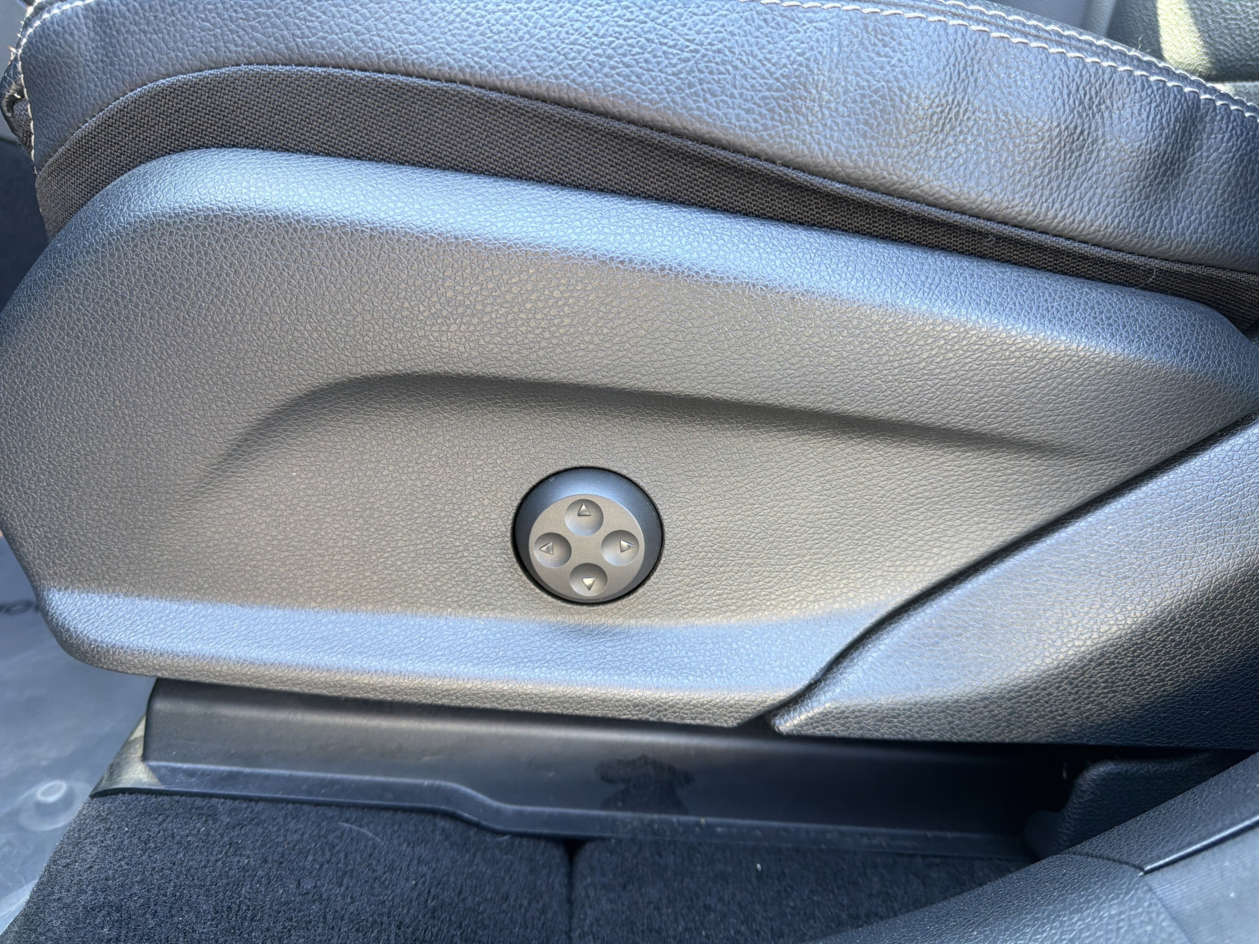 Used 2022 Selenite Grey Metallic Mercedes-Benz 300 image 12