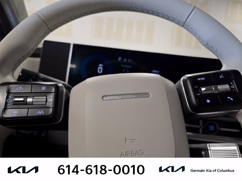Used 2024 Silver Hyundai SEL image 21