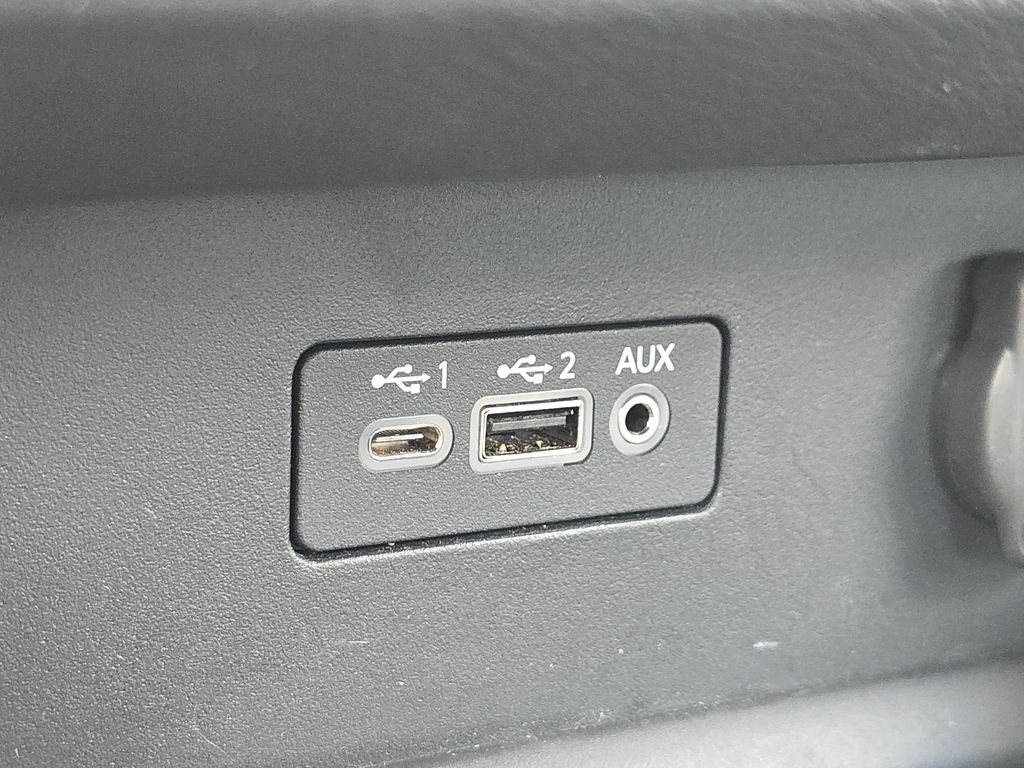 Used 2020 White Nissan 2.5 Platinum image 36
