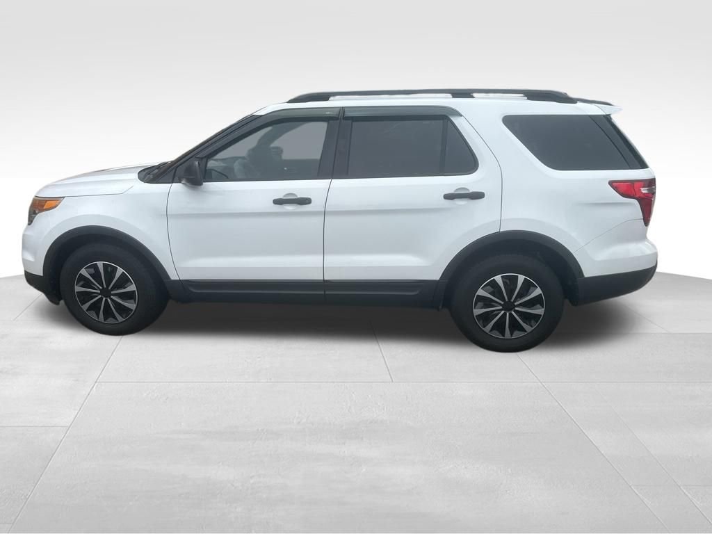 Used 2013 White Ford Base image 5