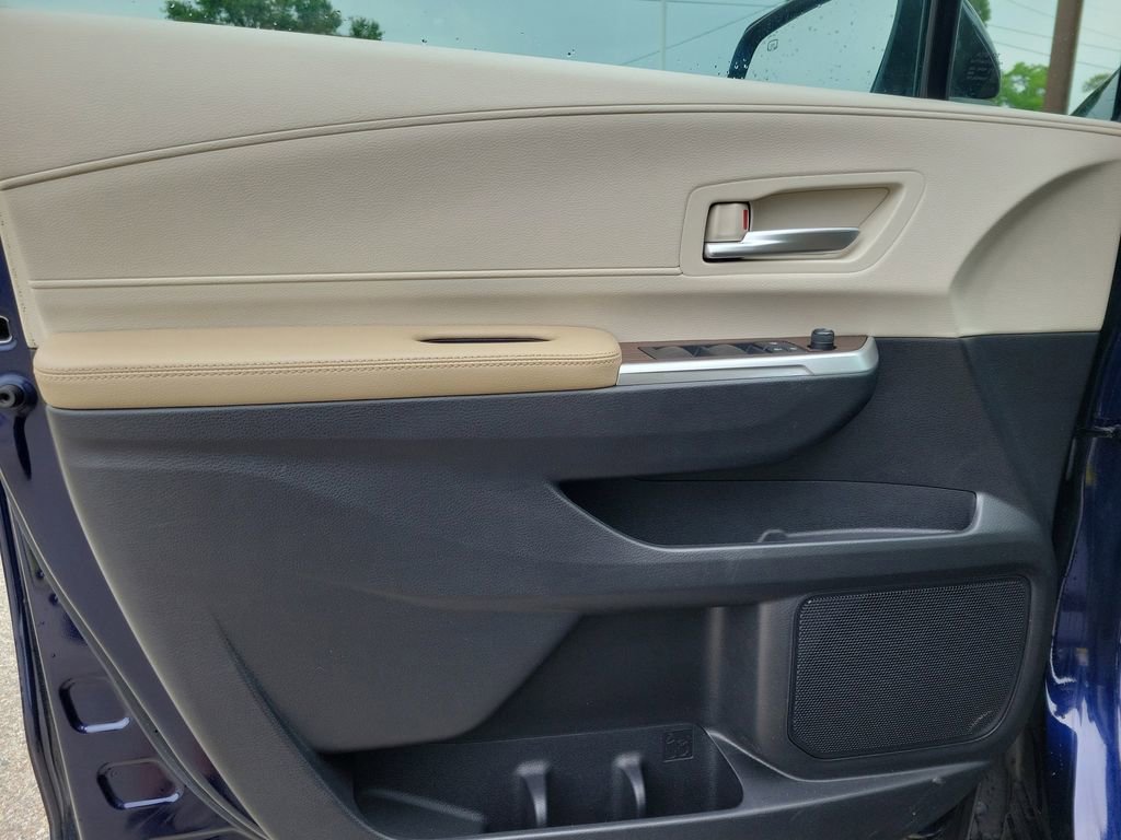 Used 2023  Toyota XLE image 18