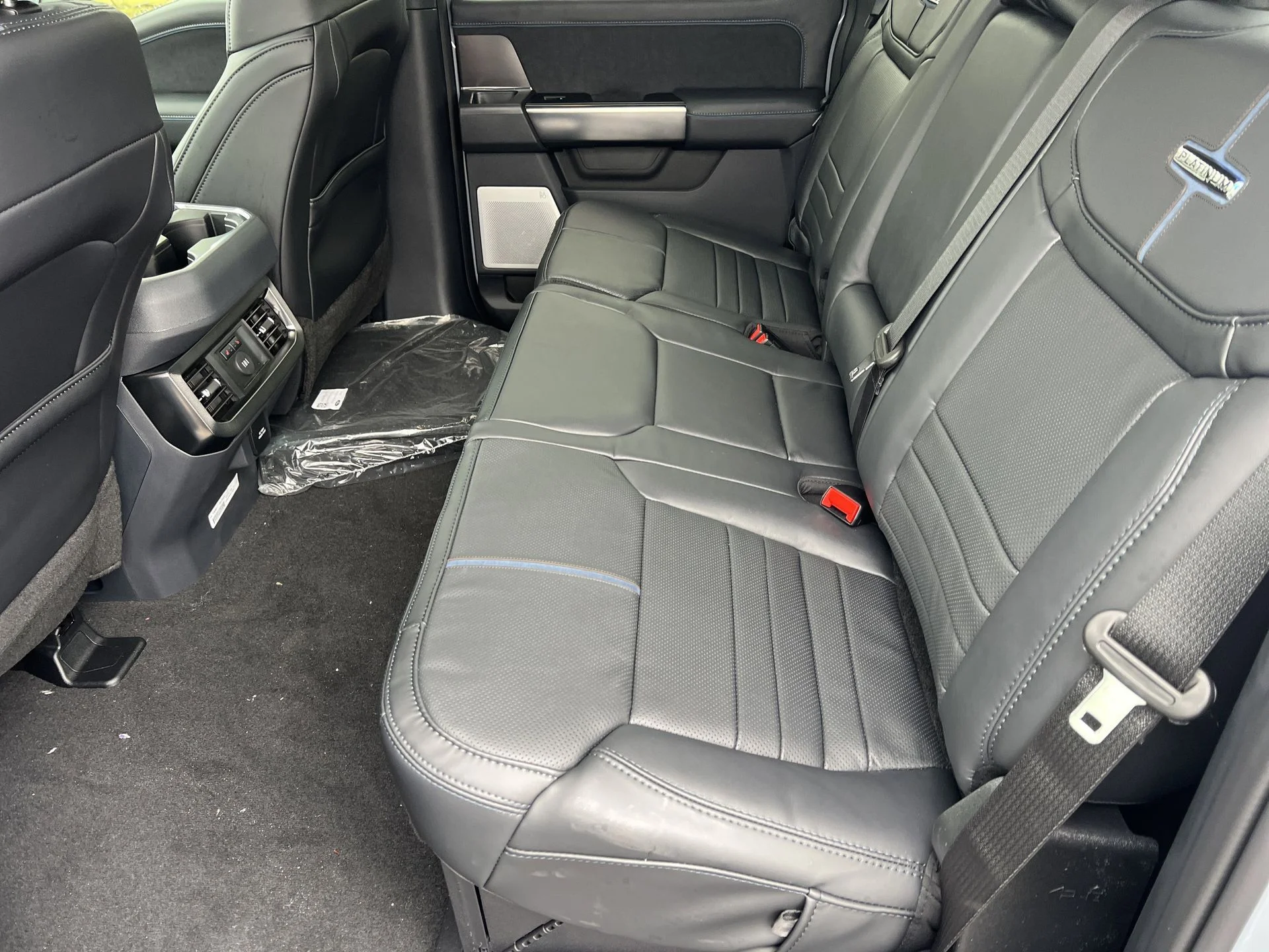 2026 Ford F-350 Super Duty Platinum - Photo 27