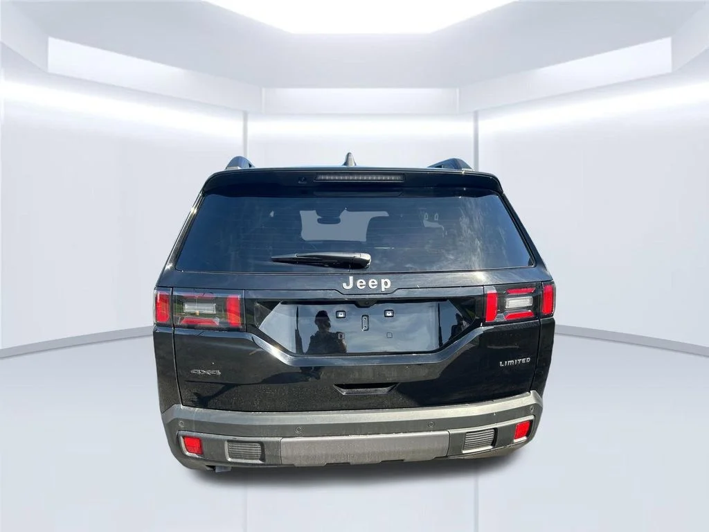 New 2026 Diamond Black Crystal Pearl-Coat Exterior Paint Jeep Limited image 5