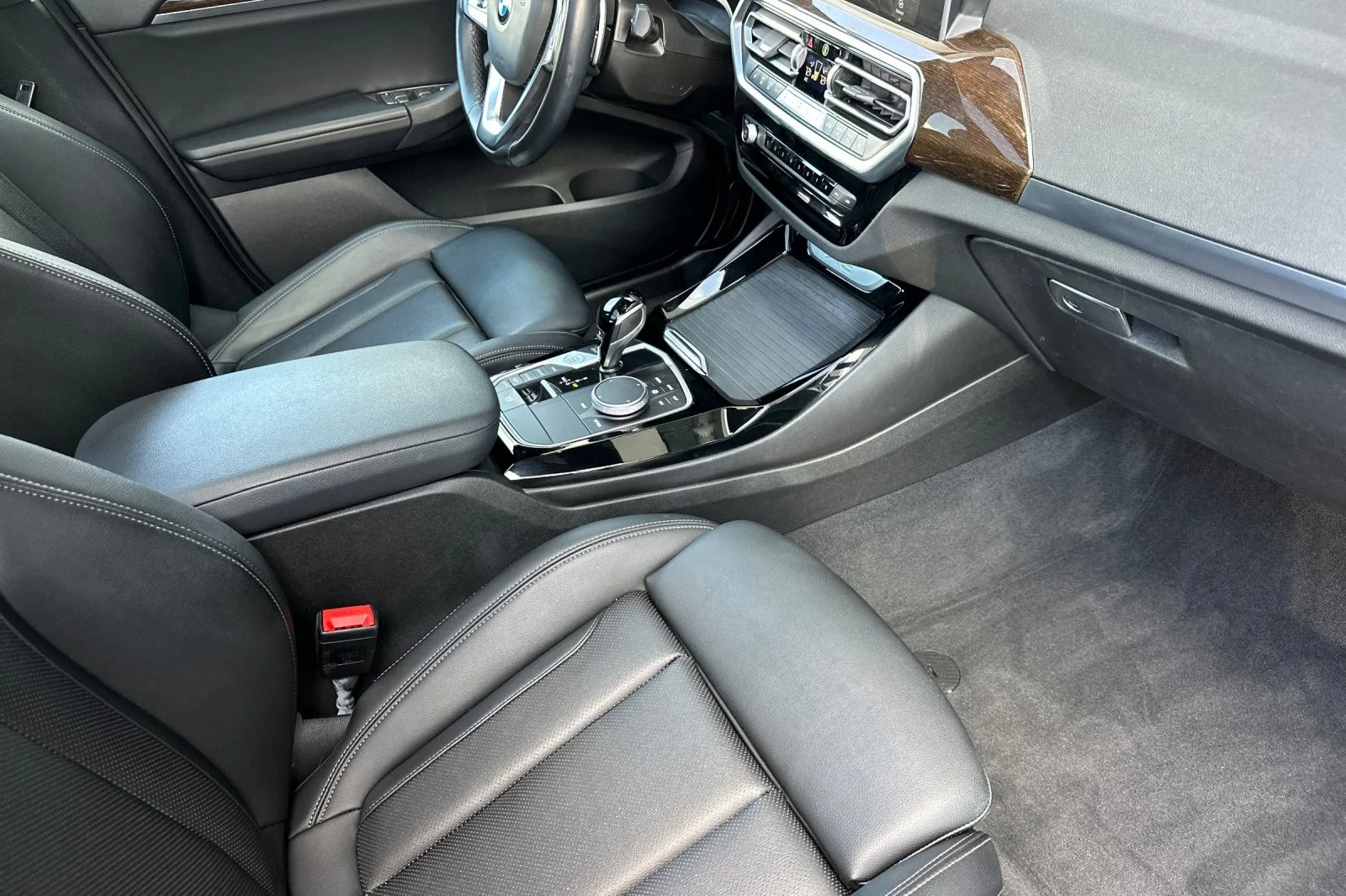 Used 2024 Dark Graphite Metallic BMW xDrive30i image 15