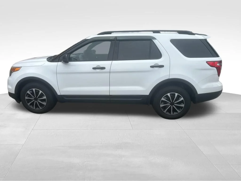 Used 2013 White Ford Base image 9