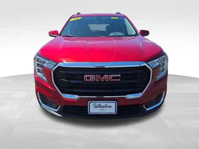 Used 2024 Volcanic Red Tintcoat GMC SLE image 8