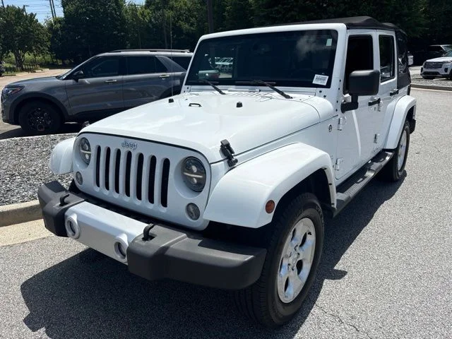 Used 2014 White Jeep Unlimited Sahara image 4