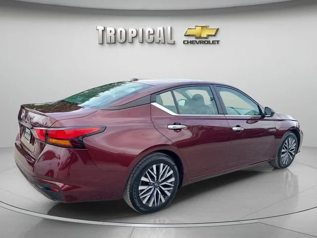 Used 2024 Red Nissan 2.5 SV image 5