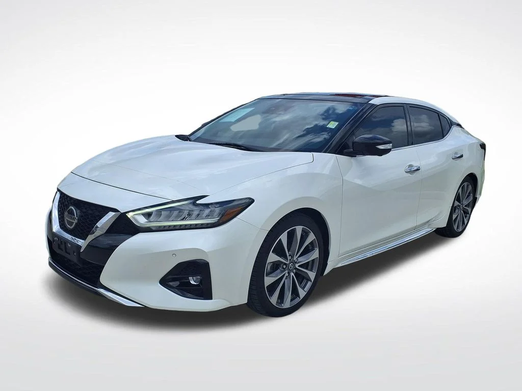 Used 2021 White Nissan Platinum image 3