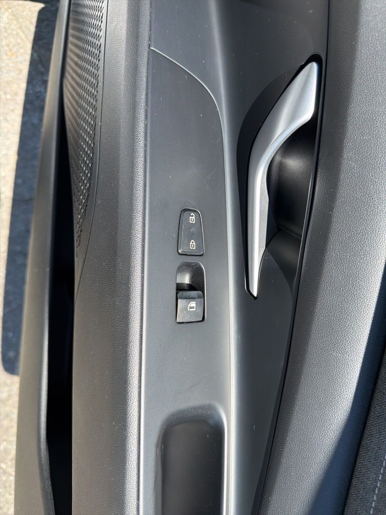 2025 Hyundai Elantra Limited - Photo 14