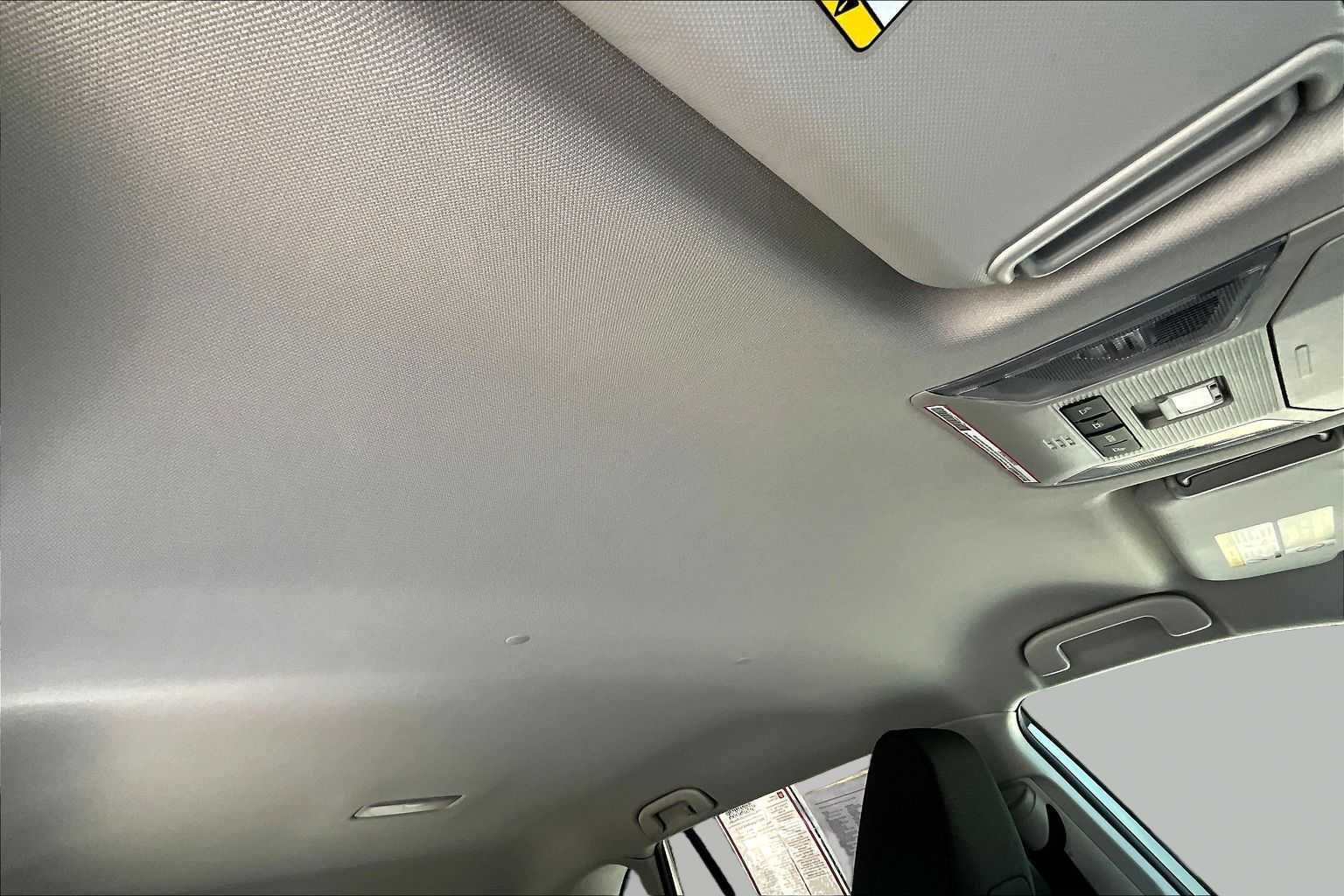 2022 Toyota RAV4 XLE - Photo 26
