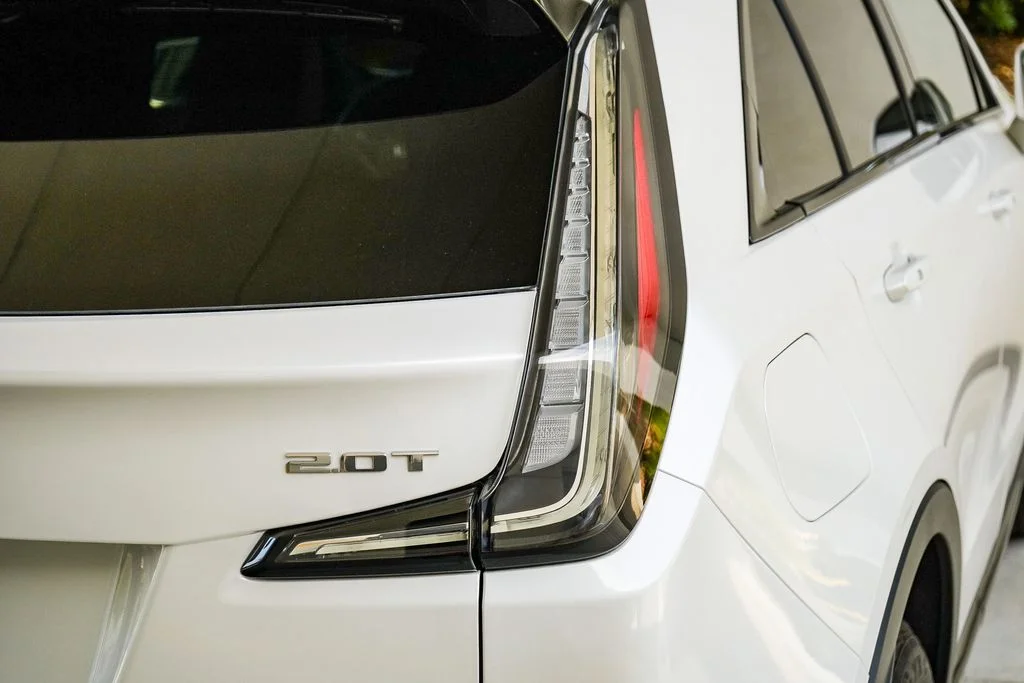 Used 2019 White Cadillac Sport image 7
