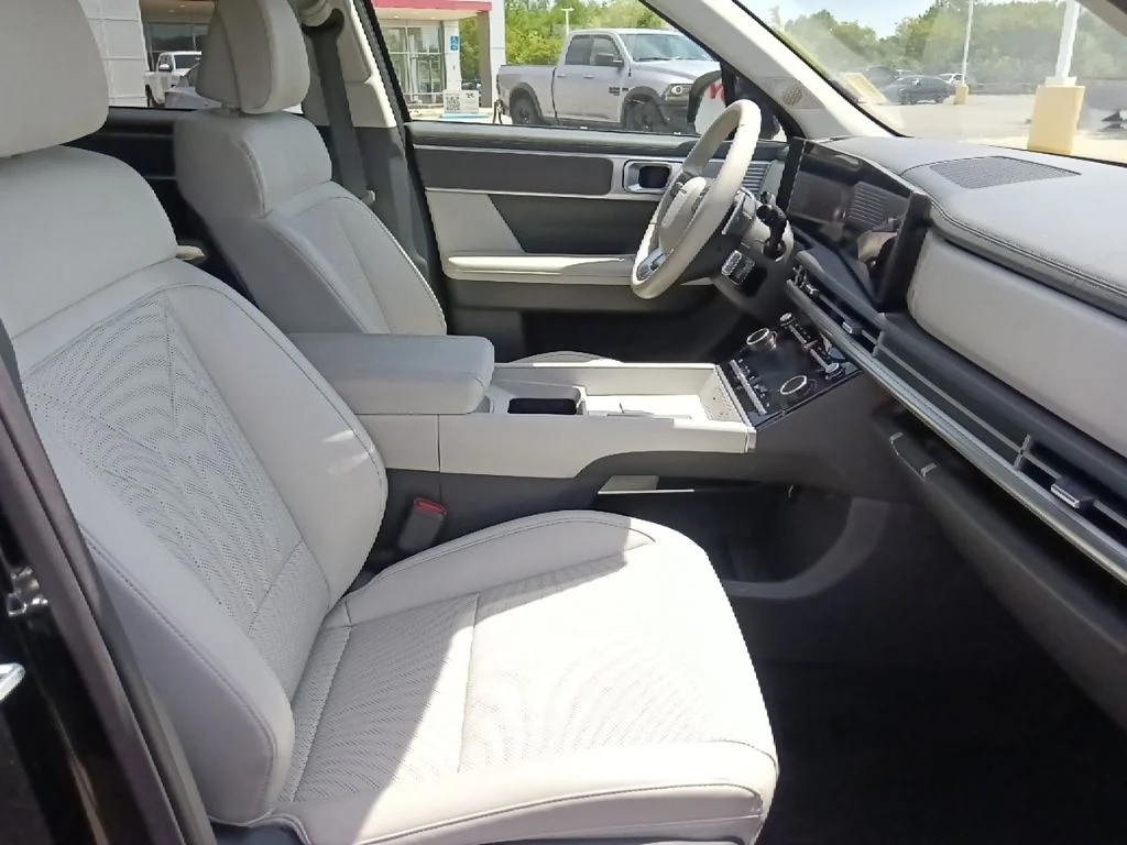 Used 2026 Black Hyundai SEL image 33