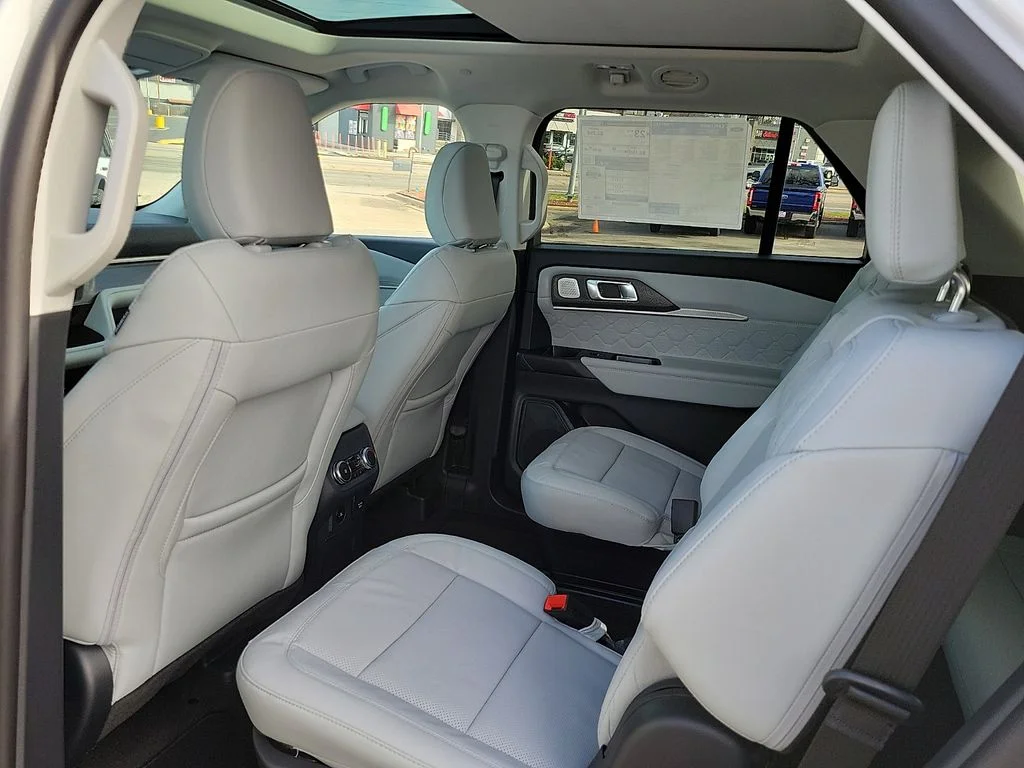 New 2026 Star White Metallic Tri-Coat Ford Platinum™ image 10