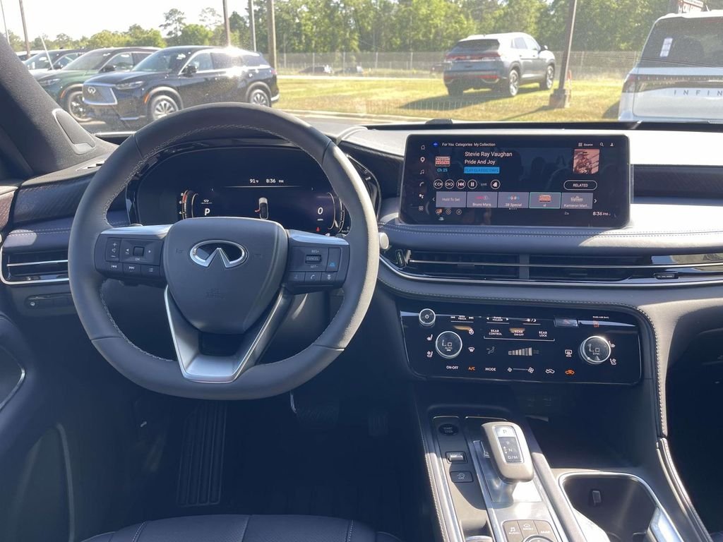 New 2026 2T RAD WHT INFINITI Sport AWD image 10