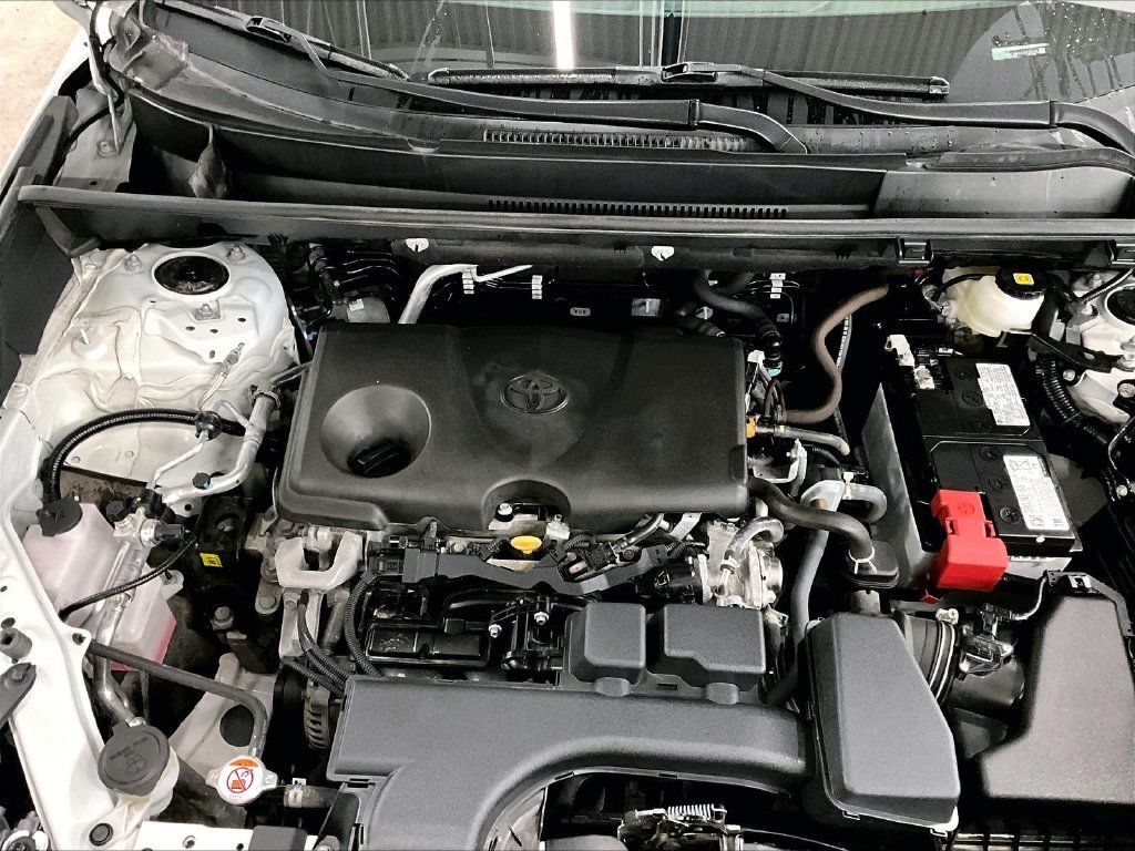 Used 2025 Ice Toyota LE image 29