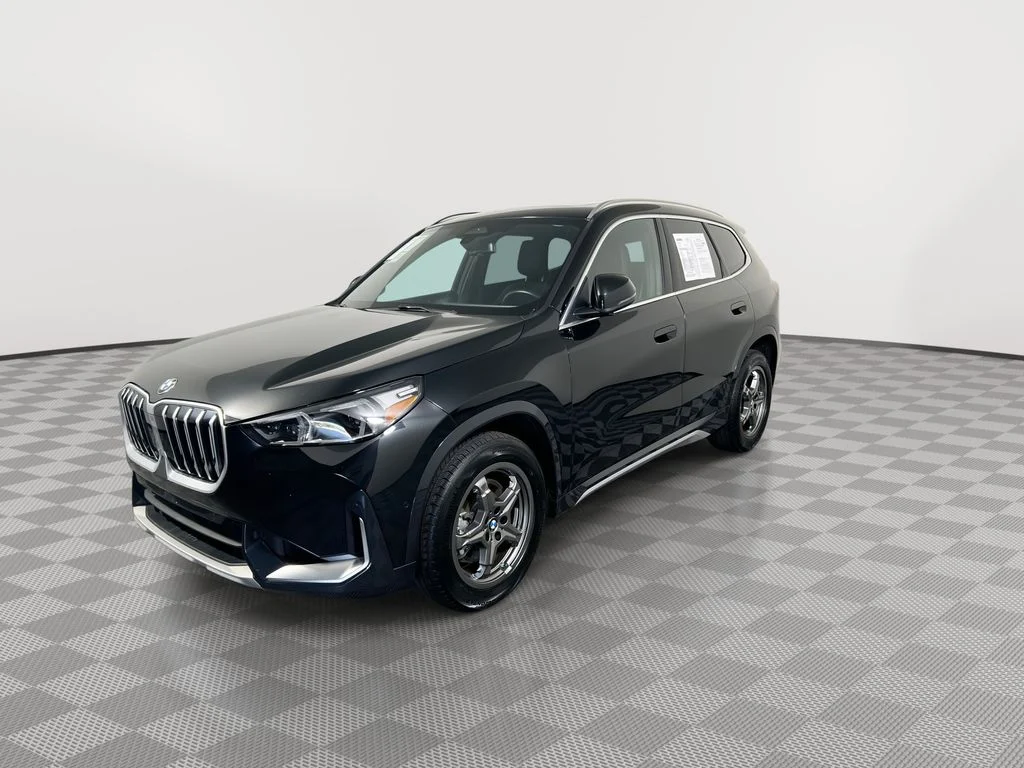 Used 2025 Black BMW xDrive28i image 4