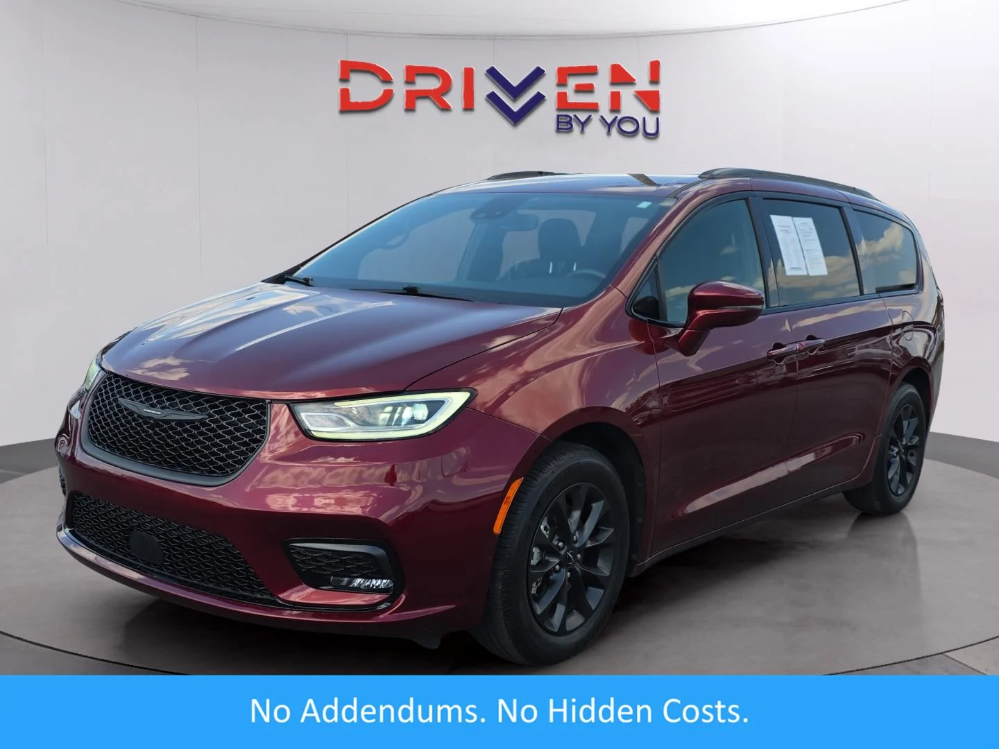 2021 Chrysler Pacifica Touring's photo