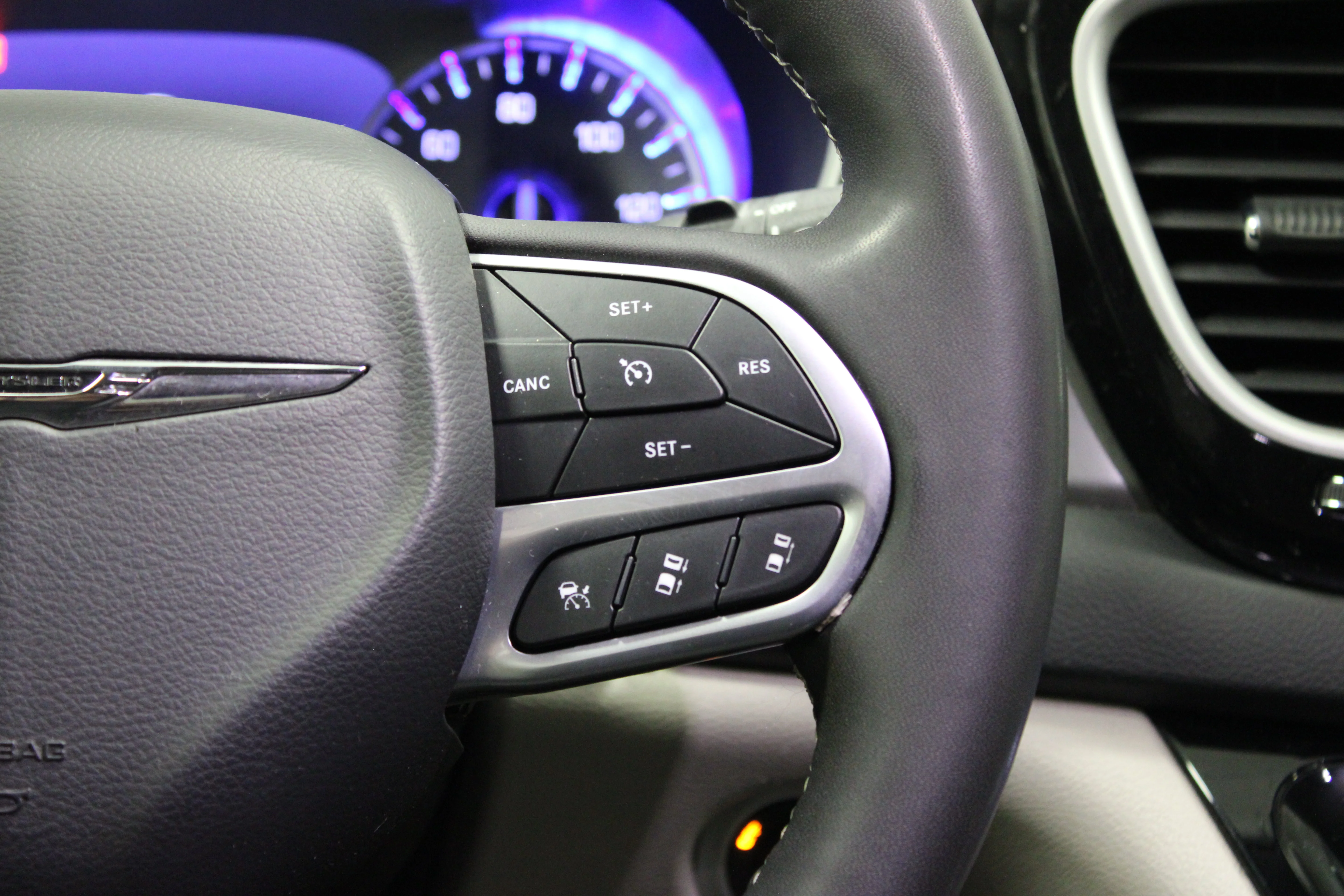 Used 2022 Bright White Clearcoat Chrysler Touring L image 24