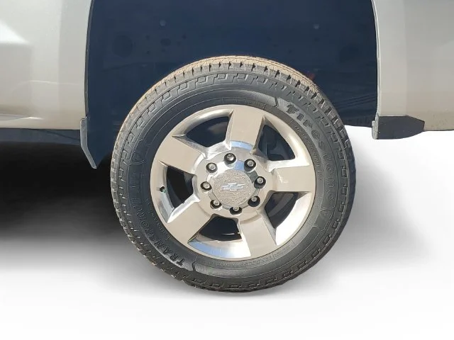 Used 2018 SILVER ICE METALLIC Chevrolet LT image 34