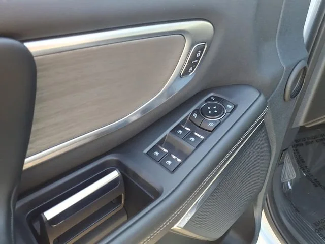 Used 2025 Space Silver Me Ford Platinum image 17