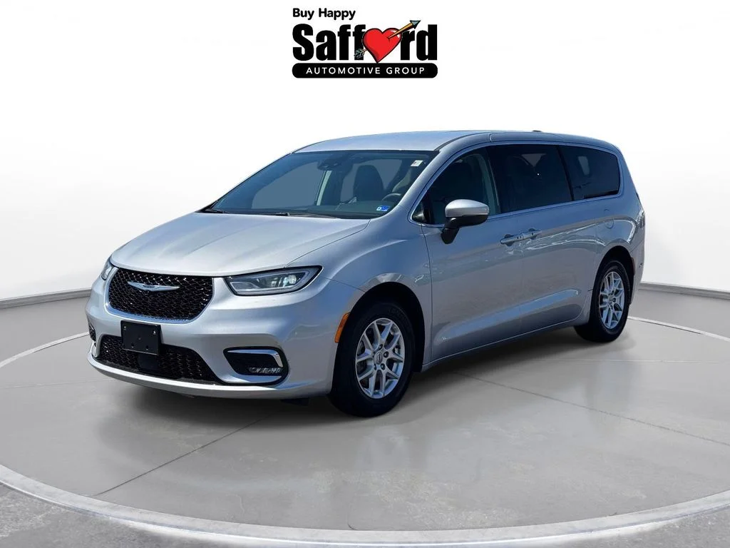 2023 Chrysler Pacifica Touring L's photo