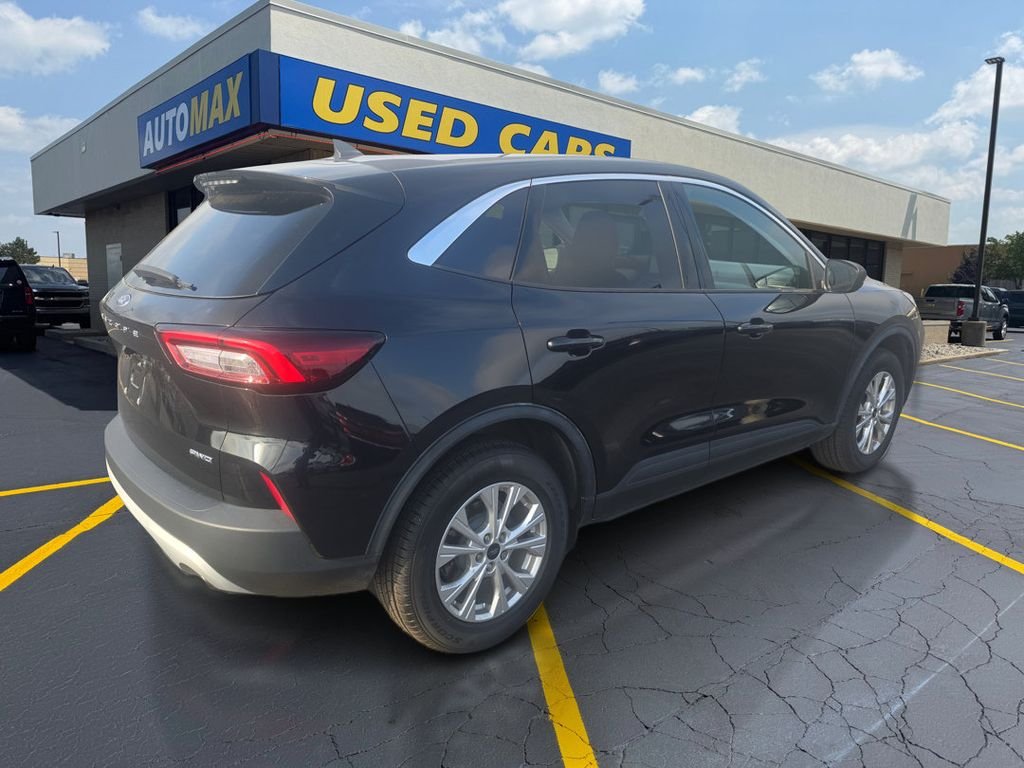 Used 2023 Black Metallic Ford Active image 5