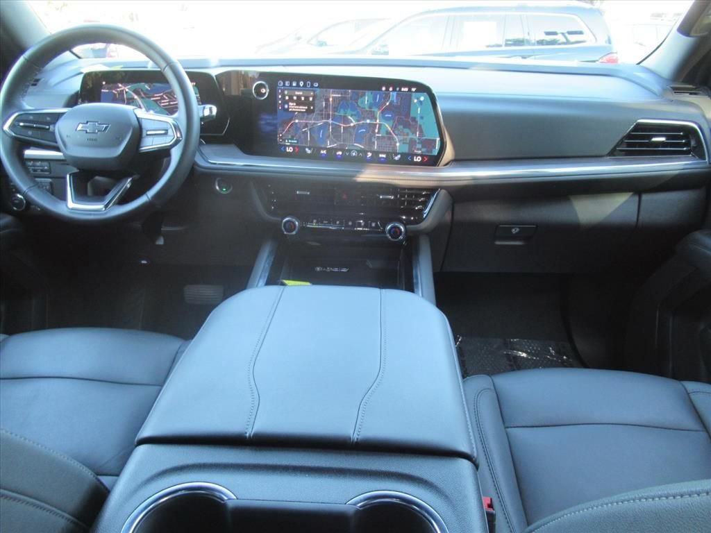 Used 2025 Gray Chevrolet Z71 image 12
