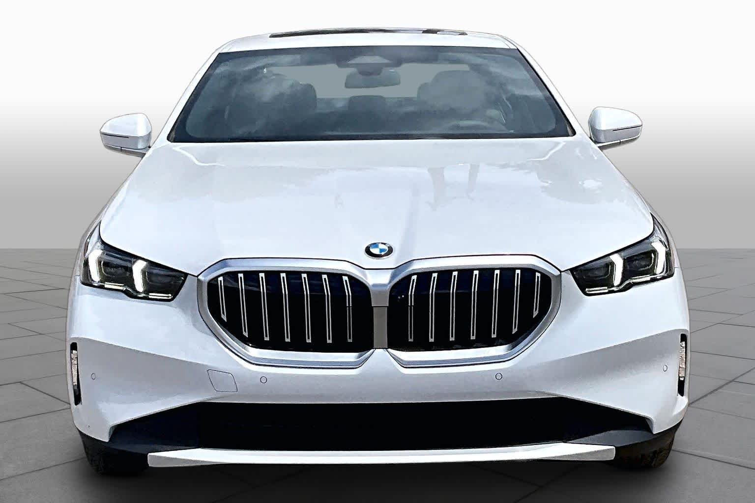 New 2026 Mineral White Metallic BMW 530i xDrive image 3