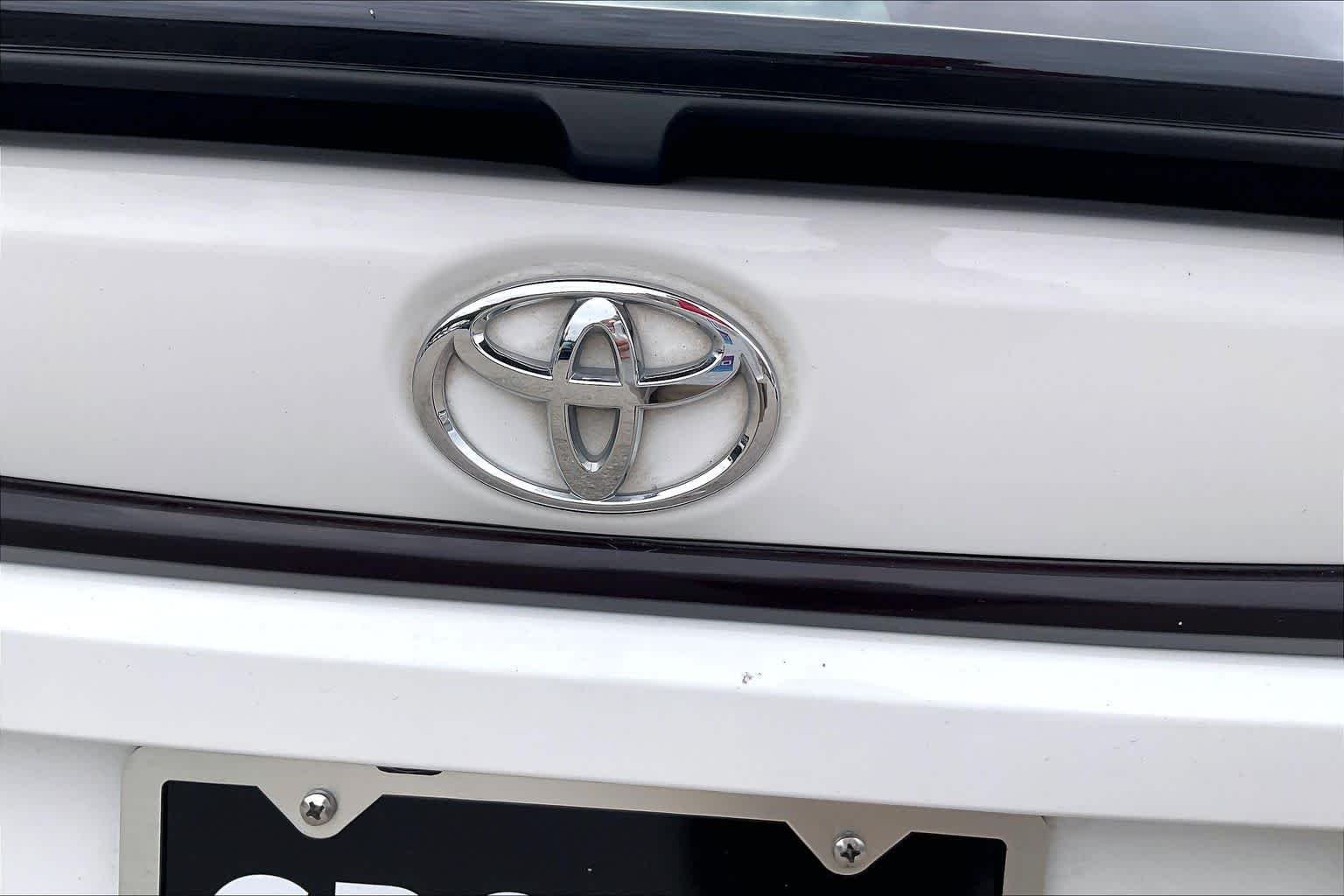 Used 2025 Ice Cap/Midnight Black Metallic Toyota FX image 9