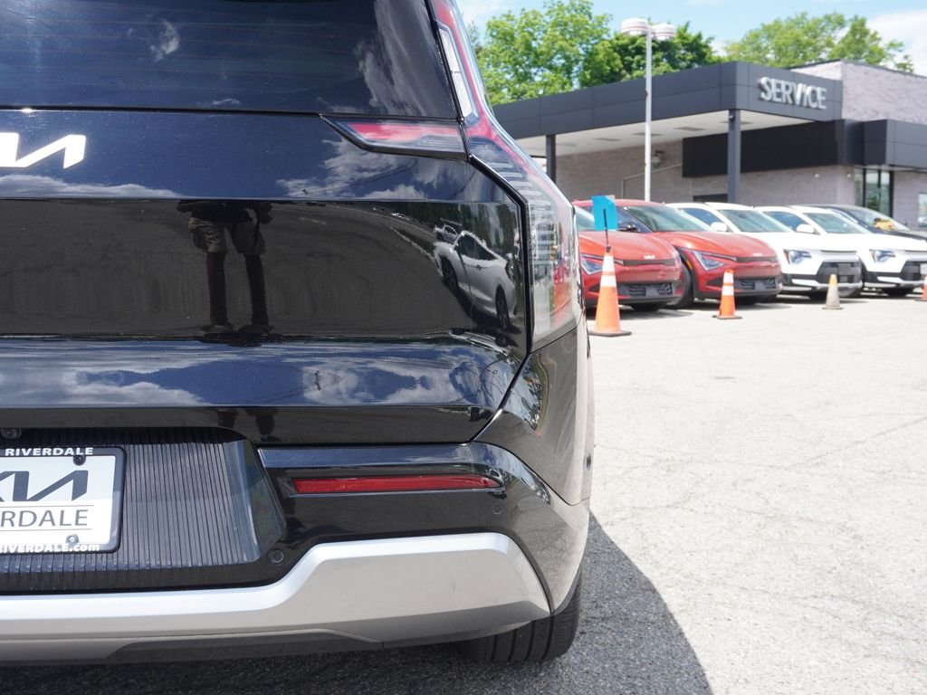 Used 2024 Black Kia Land image 20