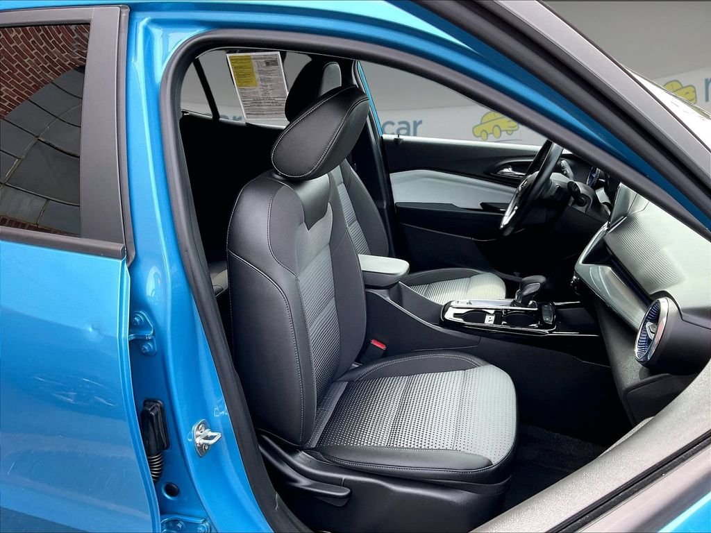 Used 2025 Blue Chevrolet LT image 11
