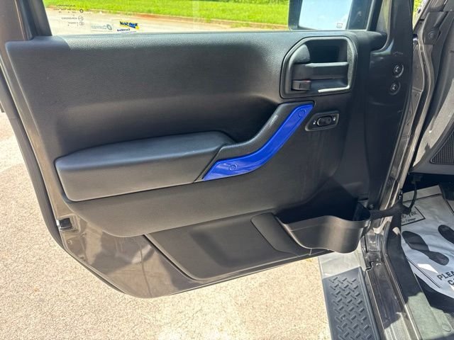Used 2014 Gray Jeep Unlimited Sport image 15