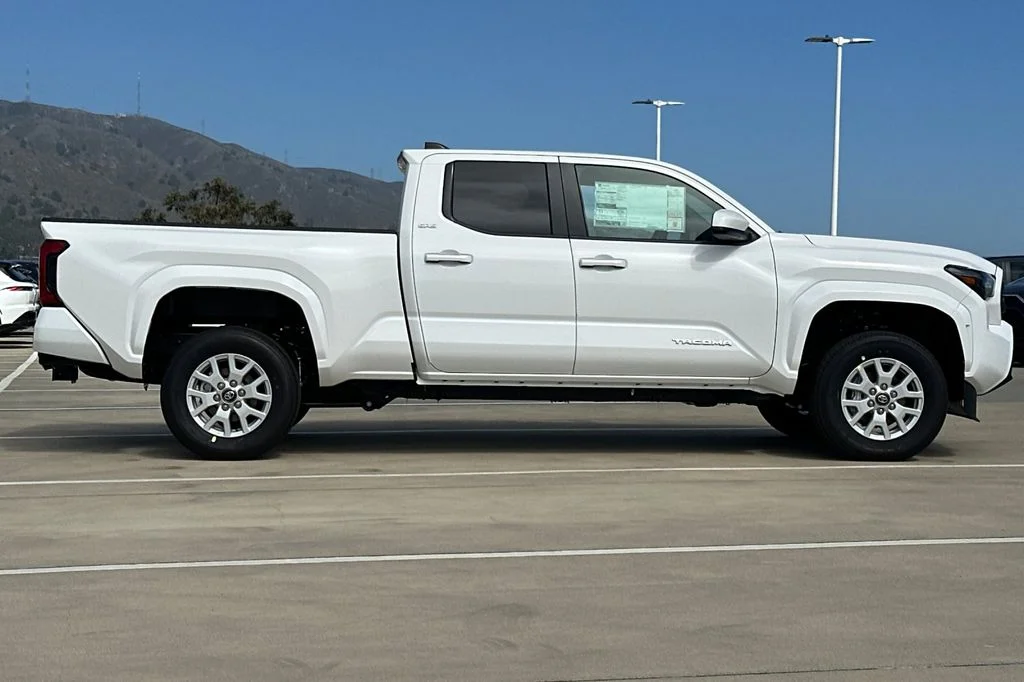 New 2026 Ice Cap Toyota  SR5 image 3
