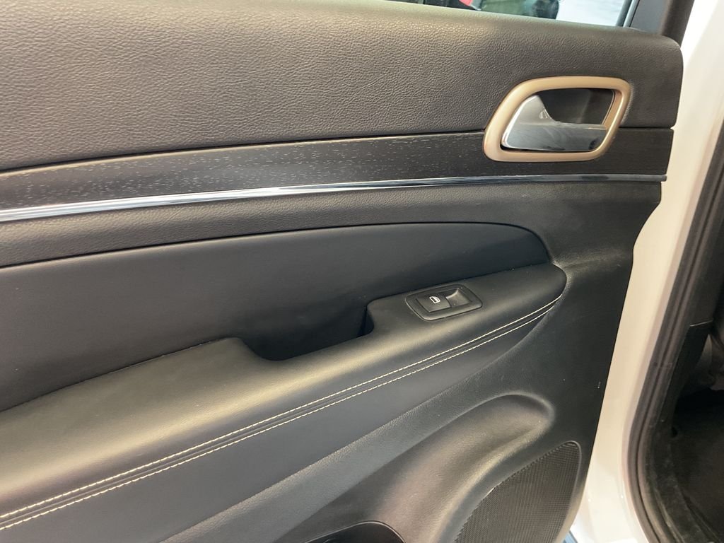 Used 2015 White Jeep Limited image 29
