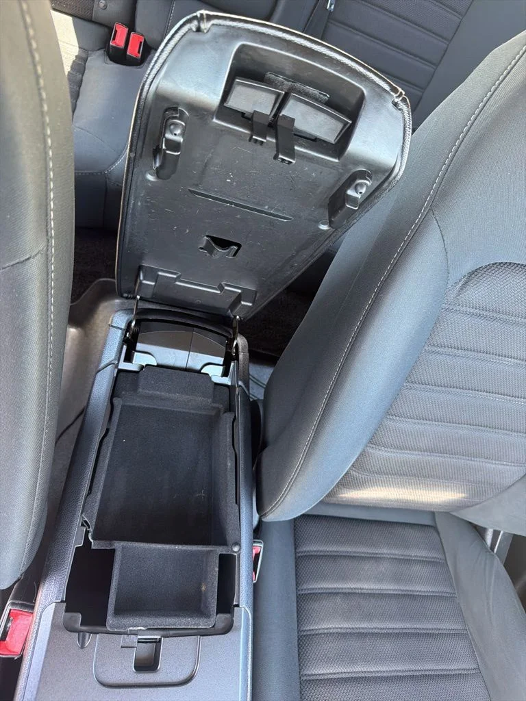 Used 2019 Gray Ford SE image 39