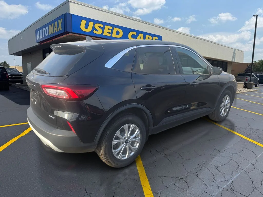 Used 2023 Black Metallic Ford Active image 5
