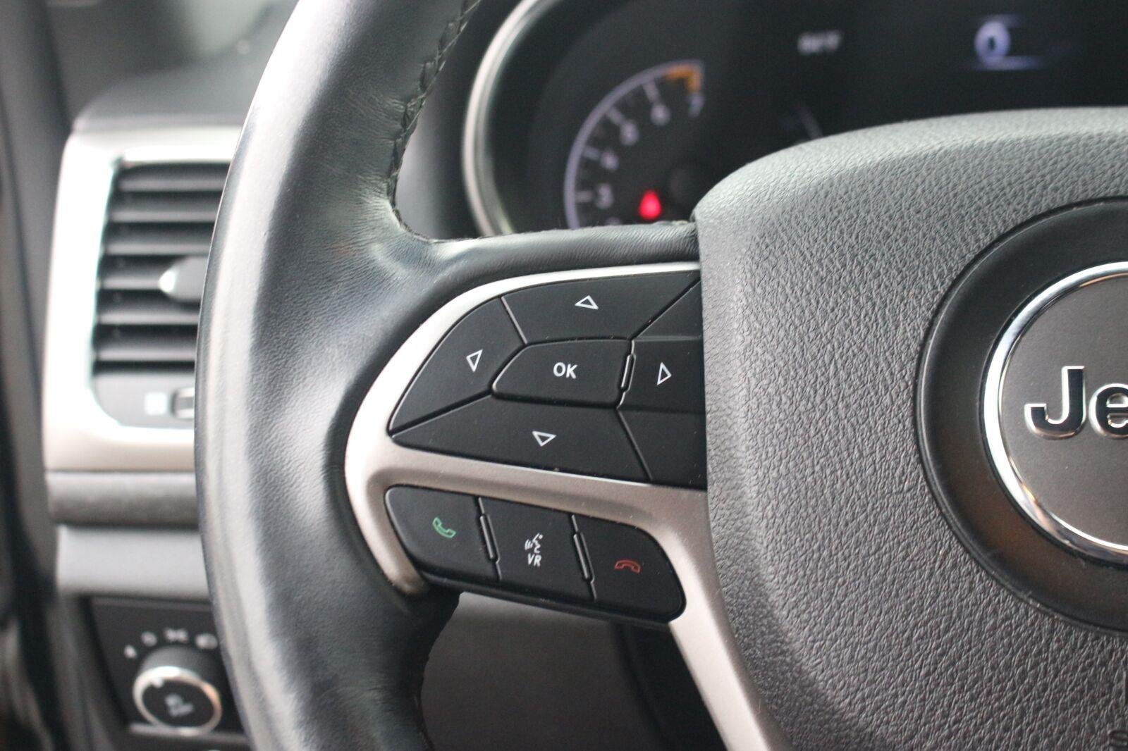 Used 2018  Jeep Laredo E image 18