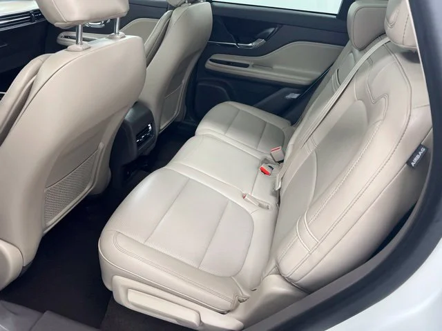 Used 2023 White Lincoln Standard image 11