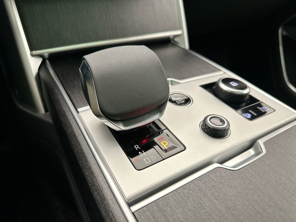 New 2027 Santorini Black Land Rover SE image 12