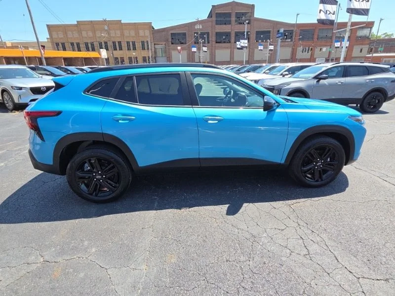Used 2025 Blue Chevrolet ACTIV image 8