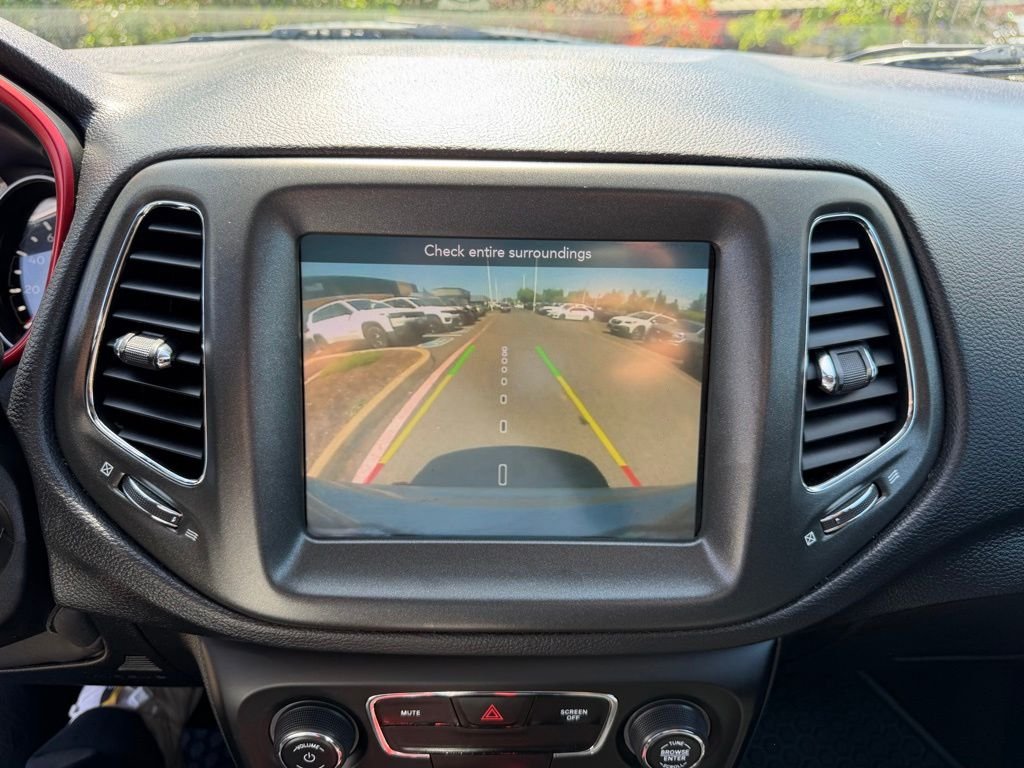 Used 2020 Silver Jeep Trailhawk image 21