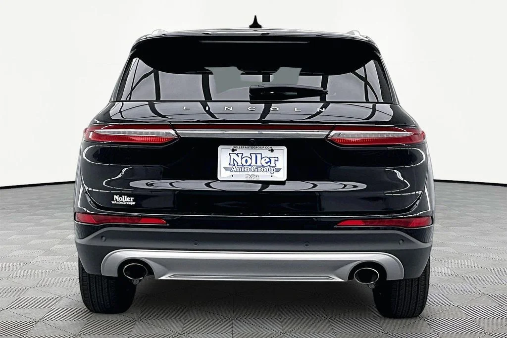 Used 2022 Black Metallic Lincoln Standard image 4