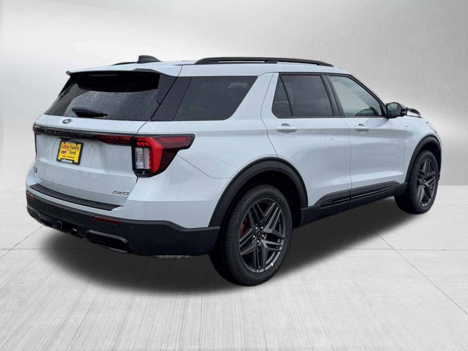New 2026 Space White Metallic Ford ST-Line image 4