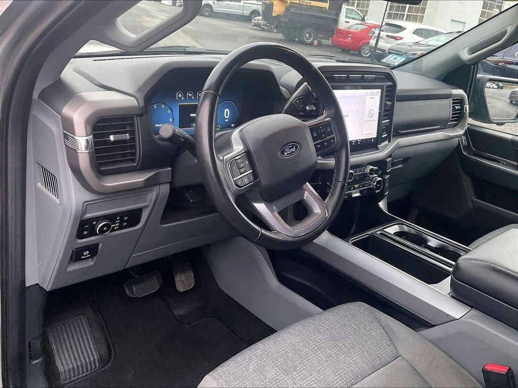 Used 2024 Silver Ford XLT image 8