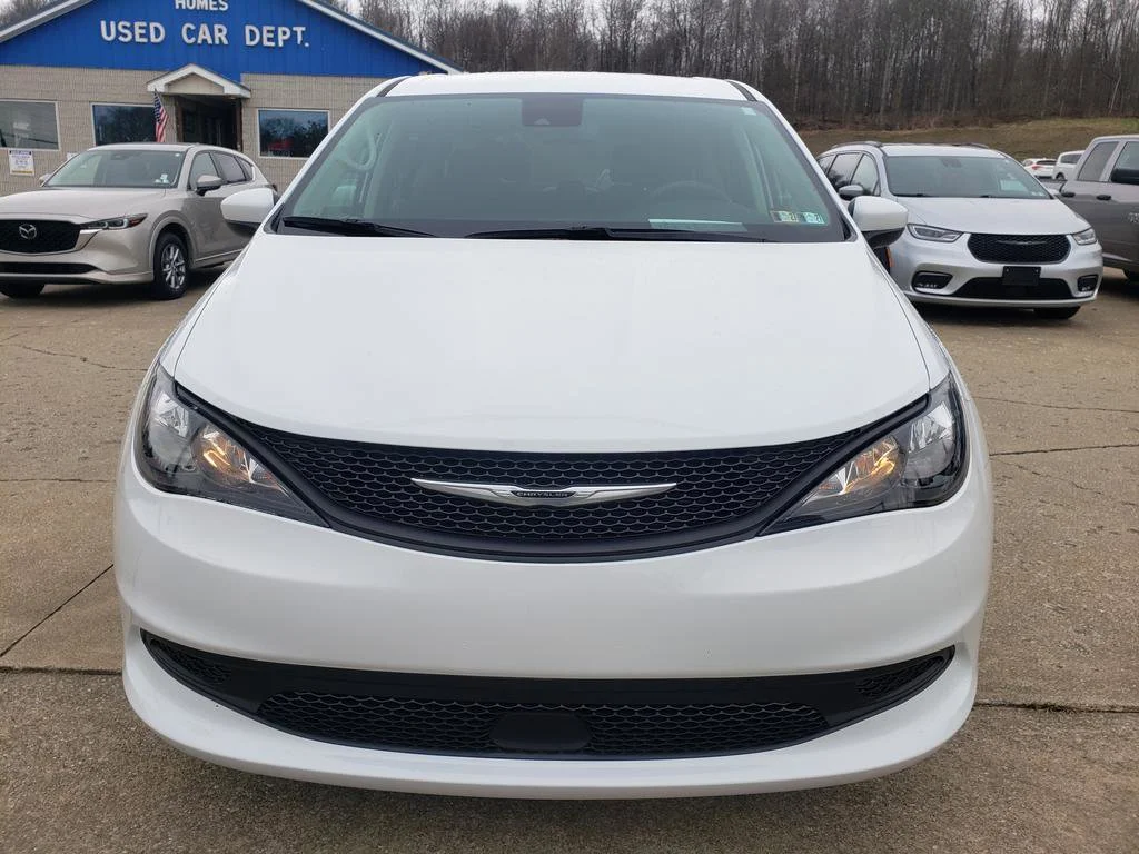 Used 2023 Bright White Clearcoat Chrysler LX image 9