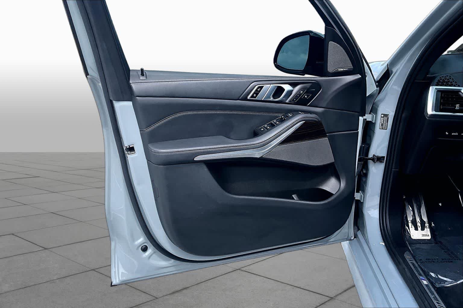 Used 2024 Brooklyn Grey Metallic BMW xDrive40i image 30